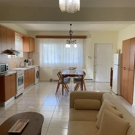 Sissou Village Place شقة *
